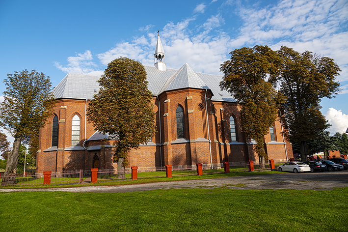 Krępa Kościelna - kościół parafialny pw. śś. Apostołów Piotra i Pawła